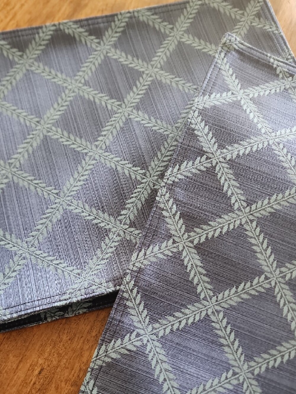 NWT Lenox Navy Table Runner with Woven Leaf Lattice